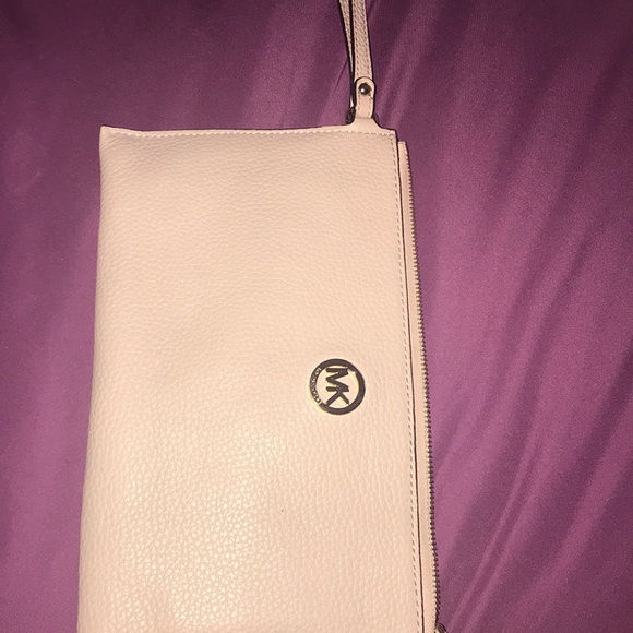 Michael Kors - Picture 1 of 3